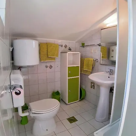 Zrinka アパート ポレッチ